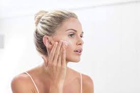 Amazon.com: Kopari 椰子面霜- 輕盈臉部乳液和日常臉部保濕霜,富含高濃度的維生素、礦物質和抗氧化劑,含100%  有機椰子油,非基因改造食品