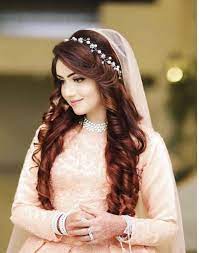 Using Bridal Hair Accessories Is A Good Way To Complete Your Wedding Look Pakistani Bridal Makeup Pakistani Bridal Hairstyles Bridal Hairdo