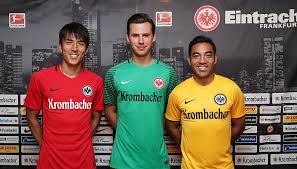 Ebay kleinanzeigen verkaufe 8 aufkleber eintracht frankfurt, ultras frankfurt. Eintracht Frankfurt On Twitter New Kit In Town The Eintracht Away Kit Will Be Red This Season Pic L T R Hasebe Gk Lindner Marcofabian 10