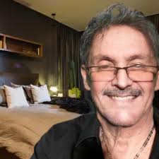 Joan Dash (@Dashh_hsaD)