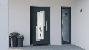 Les portes intérieures participent quant à elles à sa praticité et à sa décoration intérieure. Porte D Entree Aluminium Signature Isofrance Fenetres Et Energies