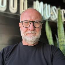 It's the final weekend of Bob Mould Band US Tour! Friday: Louisville KY.  Saturday: Indianapolis IN (sold out). Sunday: Kalamazoo MI.