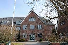 Die polizei sei in der nacht zum dienstag wegen eines einbruchsalarms zu dem gebäude in kirchwerder. Bildarchiv Hamburg Com Foto Schule Kirchwerder Schulgebaude Auf Dem Hamburger Land In Den Vierlanden