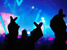 Schau dir unsere auswahl an gift for kpop fan an, um die tollsten einzigartigen oder spezialgefertigten, handgemachten stücke aus unseren shops zu finden. K Pop Spreading To Older More Mainstream Fan Base Entertainment The Jakarta Post