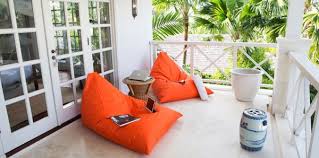 15 Manieres D Utiliser Un Pouf Geant A L Exterieur Pouf Geant Pouf Exterieur Pouf