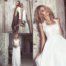 Trachtenhochzeit Auf Instagram Brauttracht Ganz In Weiss Finde Dein Traumkleid Bei Www Tianvantastique Com Brautdirndl Dresses Wedding Dresses White Dress