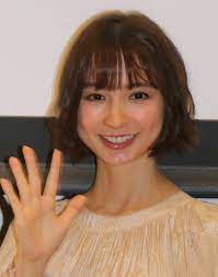 篠田麻里子 “透け感大人コーデ”披露に反響 「マリコ様綺麗です」「お洒落ですね」の声― スポニチ Sponichi Annex 芸能