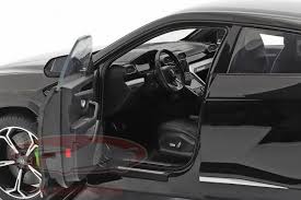 Hauptfunktionen des elektroautos lamborghini urus, schwarz lamborghini urus, schwarz erreicht eine geschwindigkeit von bis zu 6 km/h nach einer ladung beträgt die betriebsdauer 90 min Autoart 1 18 Lamborghini Urus Baujahr 2018 Schwarz 79165 Modellauto 79165 674110791655