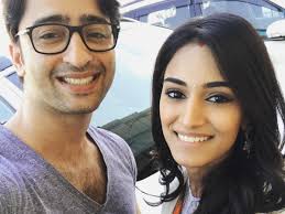 Dev and sonakshi welcome a new member. Kuch Rang Pyaar Ke Aise Bhi 3 Promo Shaheer Sheikh Erica Fernandes Explore New Developments In Relationship Pinkvilla