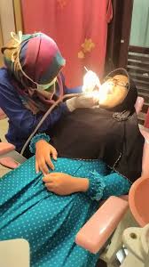 Dengan anggapan apabila gigi yang sakit, langsung dicabut maka sakit yang dirasakan bisa hilang dengan seketika, ini salah besar! 5 Tips Agar Cabut Gigi Tidak Sakit Anisa Ae