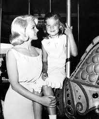 Actress Blanche Baker Turns 58 Today She Was Born 12 20 In 1956 And Is The Daughter Of Famous Actress Ca Carroll Baker Blonde Celebrities Beautiful Actresses