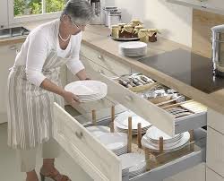 Se alquila sin muebles, cocina equipada, suelo de parqué, salón comedor, cuatro habitaciones dos baños y un aseo, amplia cocina y amplia galería con lavadero. Cocinas Integrales Sin Muebles Aereos Buscar Con Google Kitchen Cabinet Accessories Kitchen Design Modern Kitchen