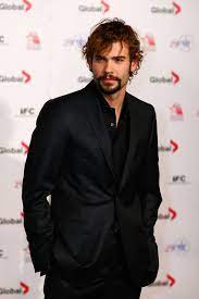 Rossif sutherland found success as an actor early on, when he was just 16 years old. Rossif Sutherland Reign Wiki Fandom