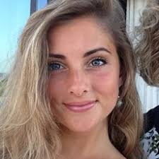 Holly Ellard's Instagram, Twitter & Facebook