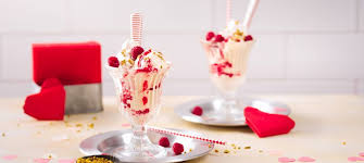 Pin Von Marianne Auf Good Food Heisse Himbeeren Vanilleeis Eis Mit Heissen Himbeeren