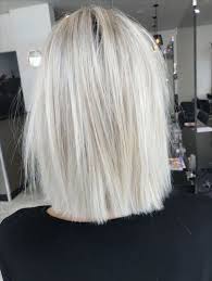 35 Nuances De Blond Polaire Reperees Sur Pinterest Cheveux Blonds Blancs Coupe Cheveux Mi Longs Blonds Cheveux Decolores