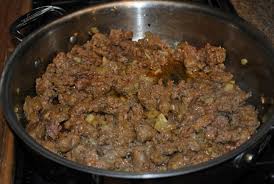 Tipico della cucina regionale del nord italia, assieme al risotto allo zafferano, il risotto alla salsiccia è un piatto rustico, che si accompagna bene ad un buon bicchiere di vino rosso. Risotto Al Vino Rosso Vino Rosso In Cucina