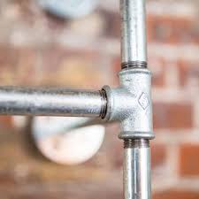 Bei uns finden sie messingrohre für den dekorativen einsatz. Industrial Mobel Aus Stahlrohr Temperguss Kaufen