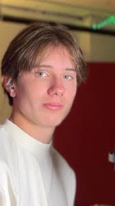 Feeling Good” is a song written by English composers Anthony Newley &  Leslie Bricusse It was first performed 1964 by Cy Grant. Nina Simone  recorded it in 1965 and by Michael Buble