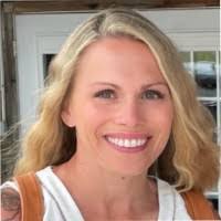 Kristen Lanham's Instagram, Twitter & Facebook