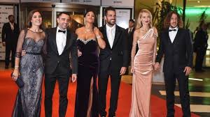 Jul 02, 2021 · sang istri, antonella roccuzzo, mengenang lagi momen pernikahan mereka. Argentina Hosts Lionel Messi S Wedding Of The Century Bbc News