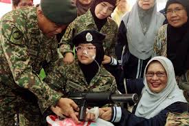 Berikut dikongsikan jadual temuduga terbuka tentera darat ambilan 2020 buat rujukan anda. Yaya Masuk Kem Sertai Perbarisan Tentera