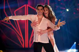 Sie konnten im finale 27, 27 und 30 punkte bei der jury holen. Let S Dance Am 20 3 2020 Fakten Wer Ist Ausgeschieden Tanze Punkte Songs Unter Corona Einfluss