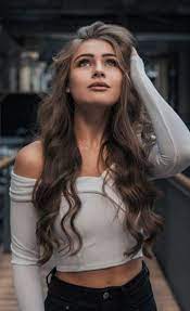 Simple Hairstyles For Medium Length Hair For This Season Page 16 Of 20 This Einfache Ni Photography Poses Women Girl Photography Poses Girl Photography