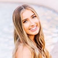 Jillian Howe's Instagram, Twitter & Facebook