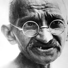 30 de enero de 1948) fue el dirigente más destacado del movimiento de independencia de la india contra el raj británico, para lo que practicó la desobediencia civil no violenta. War Gandhi Schwul Panorama