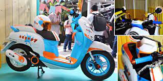 Sobat modifikasi pembahasan kali ini tentang modifikasi modifikasi scoopy semua tipe terbaik dan terbaru. Bikin Scoopy Baru Makin Berwarna