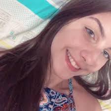 Eduarda Rocha de 21 anos Estudantes do curso de Farmácia estavam na parte  da frente do ônibus quando o coletivo colidiu com outro ônibus na BR-403.  Em respeito à memória das alunas