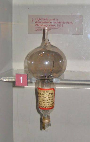 Primera bombilla eléctrica