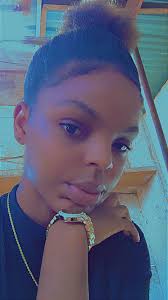 Yahoo boys wey dey use Queen Elizabeth profile wetin una wan tell una  client now? 🤔