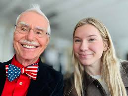 Any pet-friendly places to eat near me?