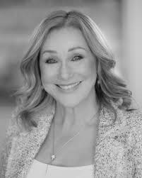 Dee Barrett's Instagram, Twitter & Facebook