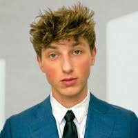 Travis Stark's Instagram, Twitter & Facebook