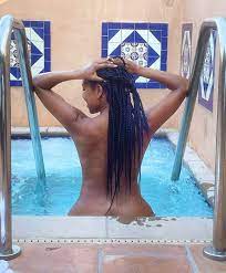 Gabrielle Union poses nude in pool pic taken by Dwyane Wade