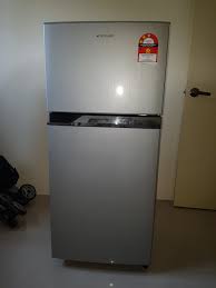 Sejuk beku berfungsi dgn sgt baik waranty 1 bulan rak dalam semua complete penghantaran disediakan sekitar jb cod barang sampai baru bayar. Peti Sejuk 2 Pintu Panasonic Kitchen Appliances On Carousell