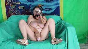 ช่วยตัวเองประหลาดในชุดดําน้ําตอด