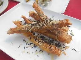 Berikut selengkapnya cara bikin pisang kipas crispy dari majalah saji ed 488 2021 terbitan gramedia pustaka utama. Pisang Goreng Crispy Dengan Meises Coklat Dan Parutan Keju Picture Of La Lisa Hotel Surabaya Tripadvisor