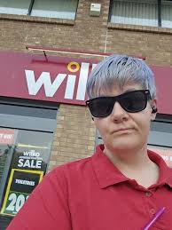 Wilko workers Thetford leave store to Sound of Music