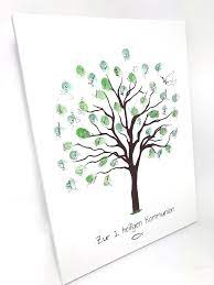 So wird der baum mit fingerabdrücken als. Leinwand Als Gastebuch Fur Die Kommunion Die Gaste Hauchen Durch Ihren Fingerabdruck Dem Baum Leben In Kommunion Geschenke Zur Kommunion Einladung Kommunion