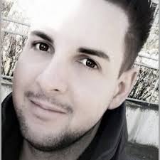 Unten: Milchschnitte, dann den Pinguin und oben drauf die nächste  Schnitte... Fertig ist der Milchburger!