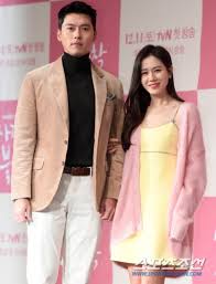 Hyun bin and son ye jin have confirmed they are dating, making it the first time the actress has been in an official public relationship. Hyun Bin And Son Yejin Deny Dating Rumors Despite Photos Of The Two Allegedly Holding Hands Daily Naver