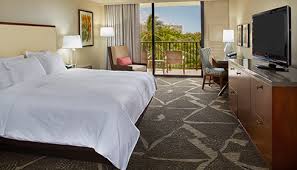 Our specialty suites, located in each of our towers, offer spacious, comfortable living areas and are complete with beautiful views of the pacific ocean. Hilton Hawaiian Village Waikiki Beach Resort Sitio Oficial De Westjet