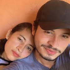 Creando sonrisa, generando alegría y siendo feliz a la vez.  @misterteennicaragua Model 💚💙 Alcides Rueda realiza su proyecto social  compartiendo alegría con los niños del barrio Limonal de la ciudad de  Chinandega. #