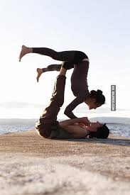 21 Couples In Stunning Yoga Poses Bajiroo Com Acro Yoga Couples Yoga Partner Yoga