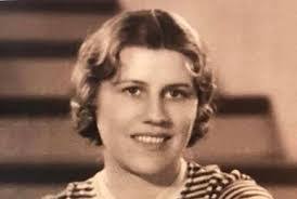 Hazel Sewell's Instagram, Twitter & Facebook