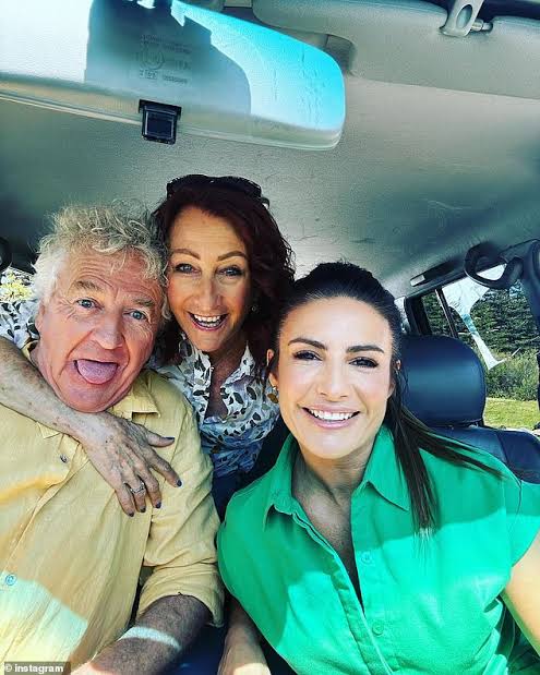 Home and Away stars reunite in very sweet image as they return to set |  Daily Mail Online